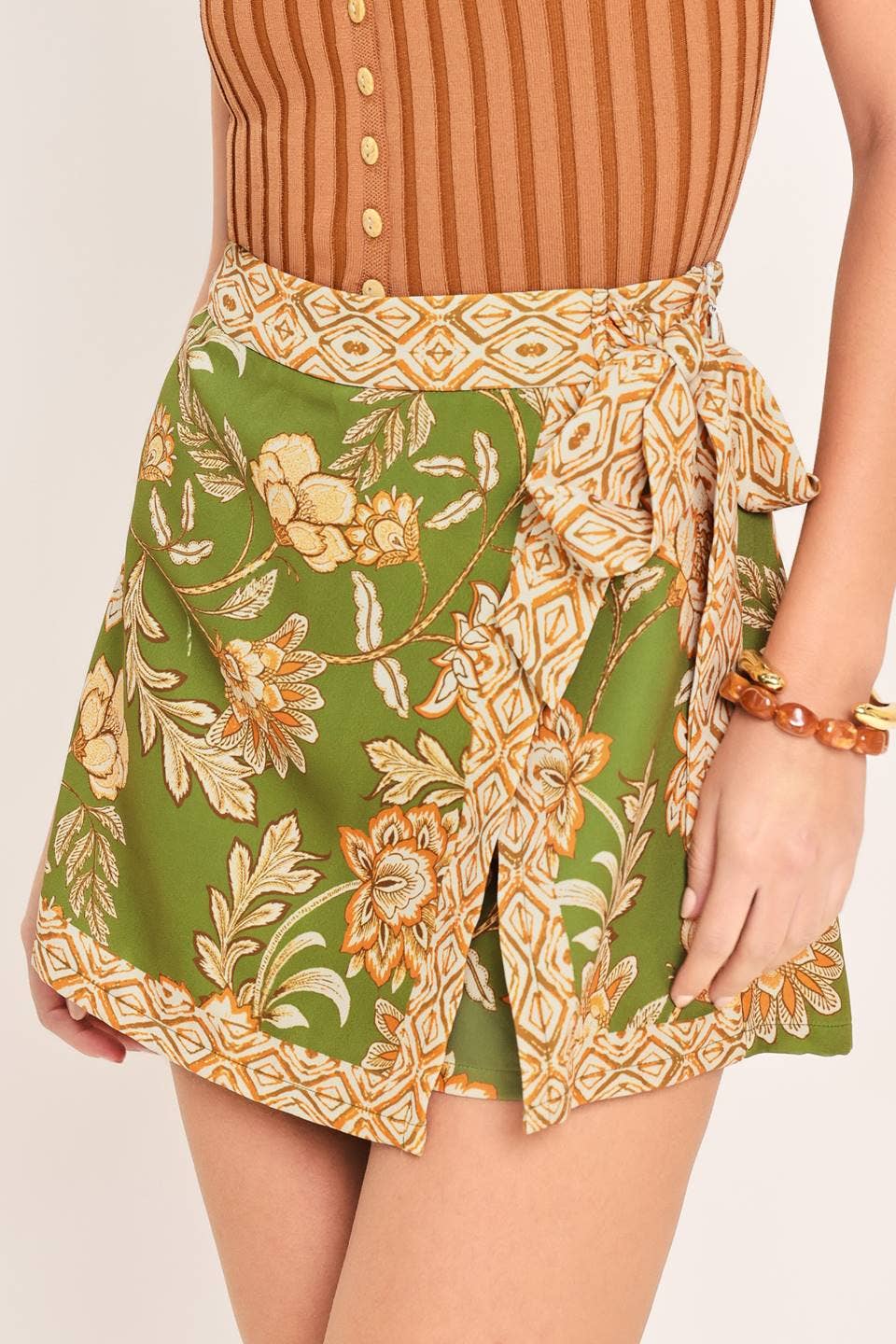 A printed woven skort - IP8624-A OLIVE