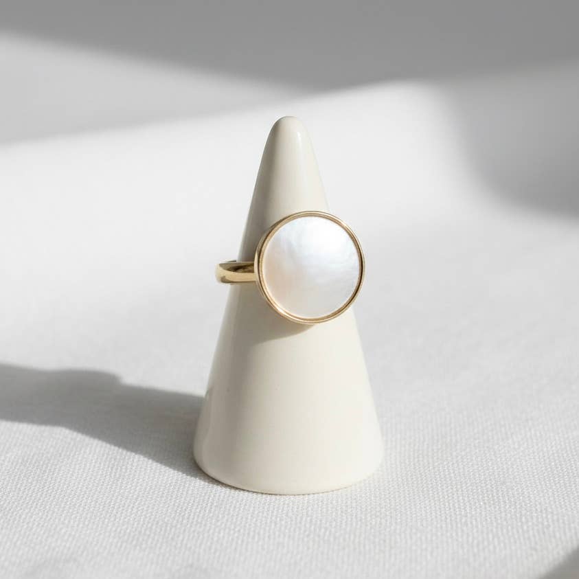 Gold Ring with Round Mother of Pearl