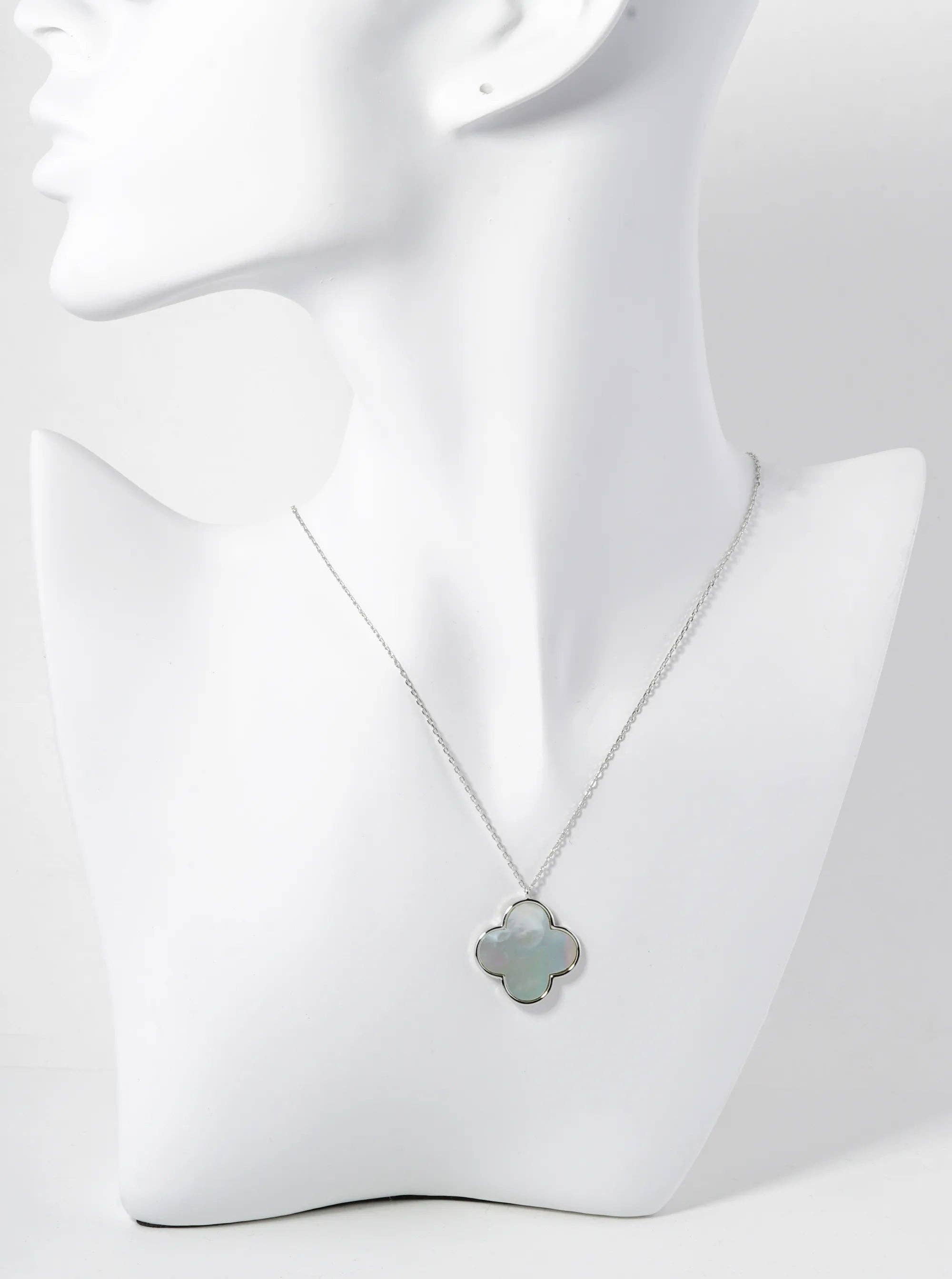 18K Gold Dipped 22Mm Quatrefoil Pendant Necklace