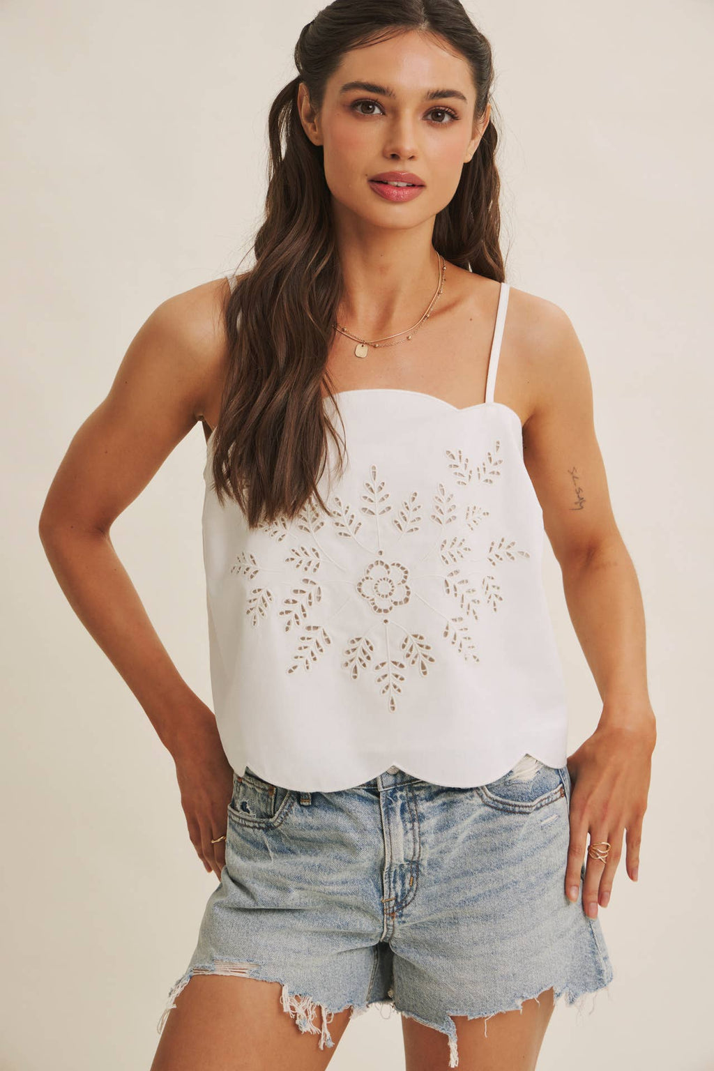 BESTSELLER CUT-OUT EMBROIDERY CAMI TOP WITH SCALLOP HEM