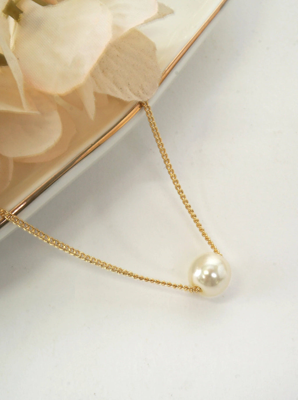 Elegant Geometric Pendant Necklace