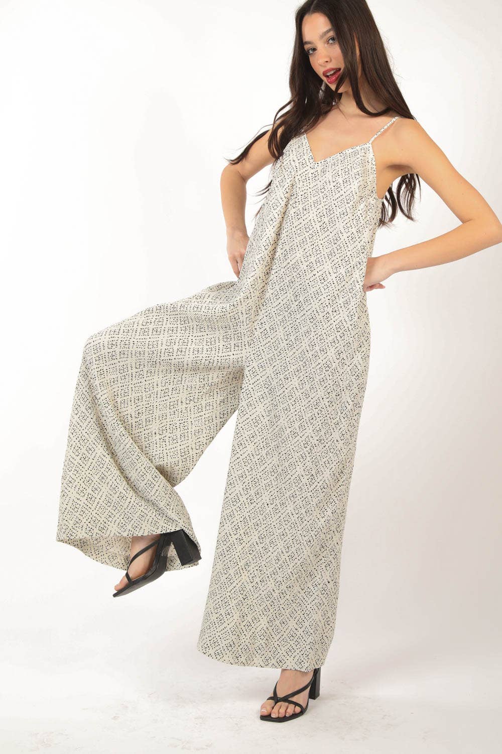 NP70209-Sleeveless Pleated Wide Leg Jumpsuit w/ Pockets