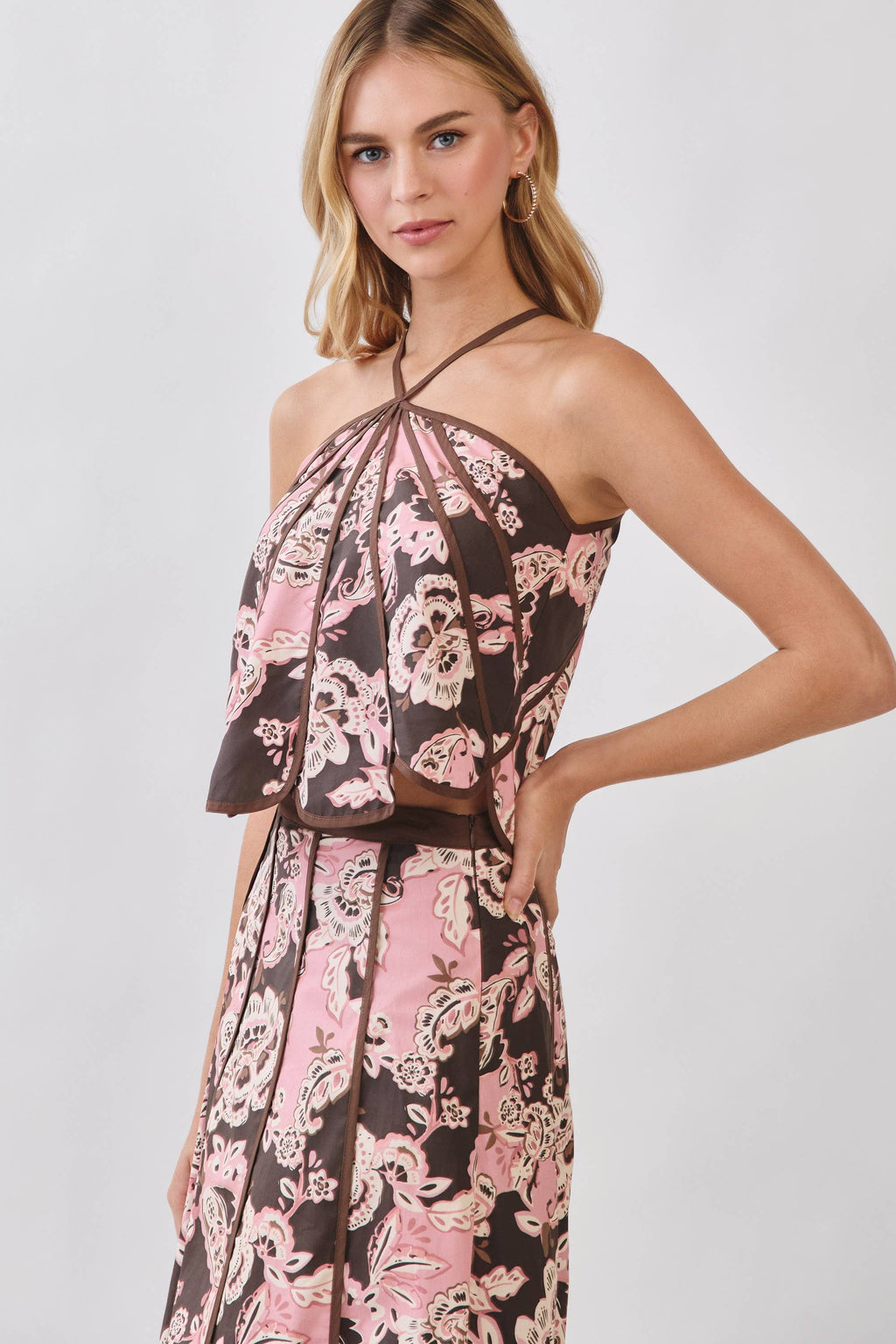 CT10093-Floral Print Paneled Detail Halter Crop Top