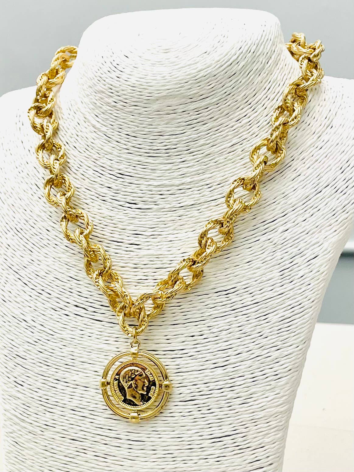 VINTAGE - Twisted Link Coin Necklace (matte gold) NK510