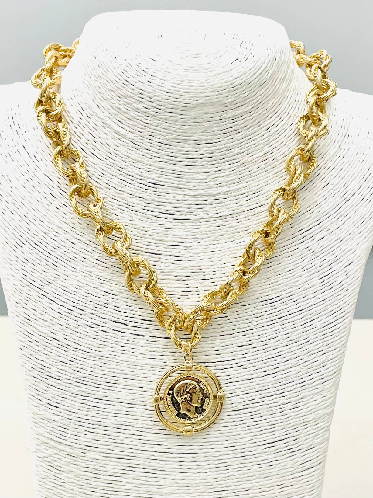 VINTAGE - Twisted Link Coin Necklace (matte gold) NK510