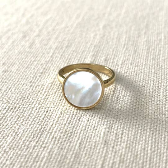 Gold Ring with Round Mother of Pearl