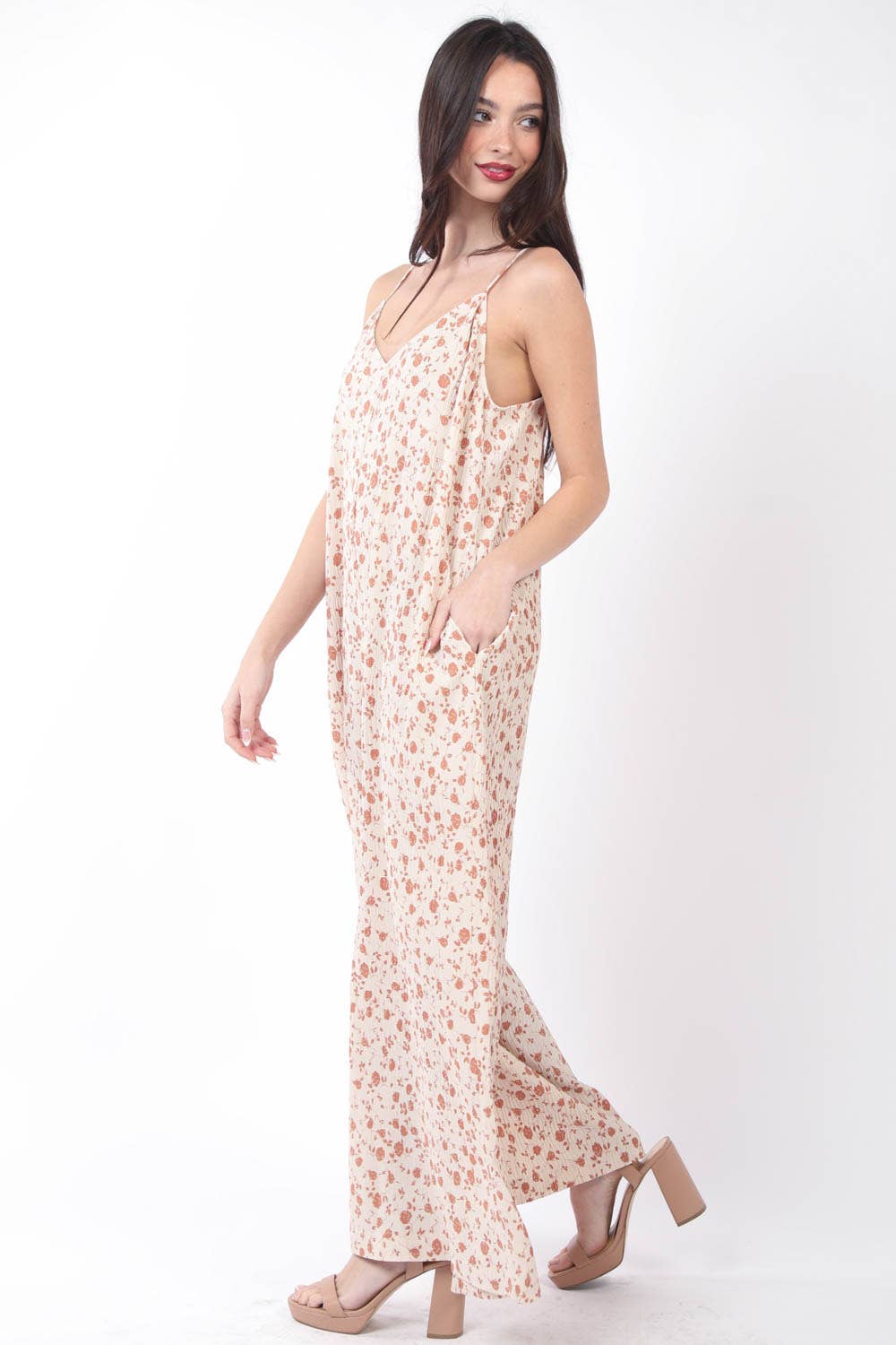 NP70209-Sleeveless Pleated Wide Leg Jumpsuit w/ Pockets