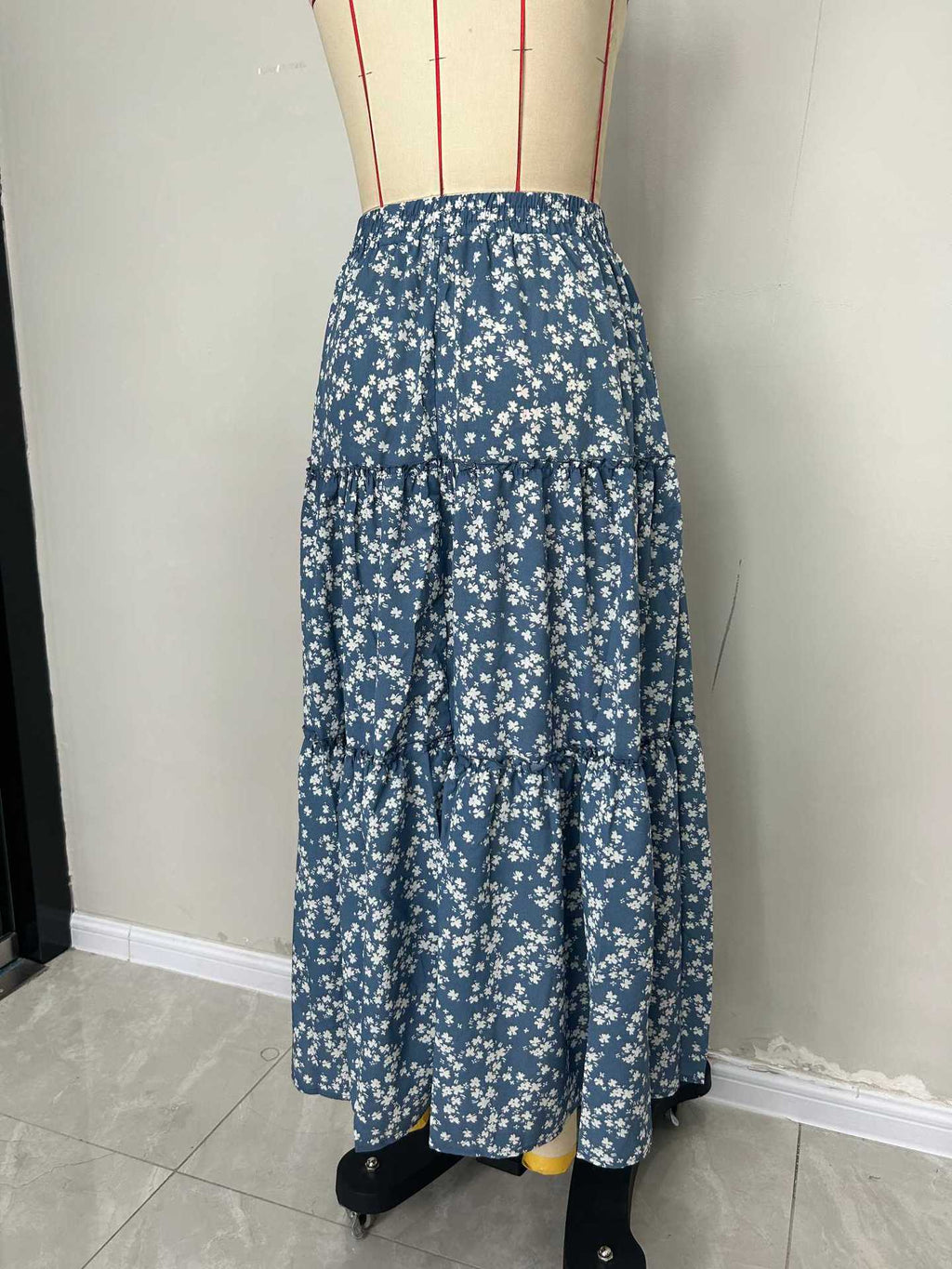 Small floral belt three-layer splicing long skirt