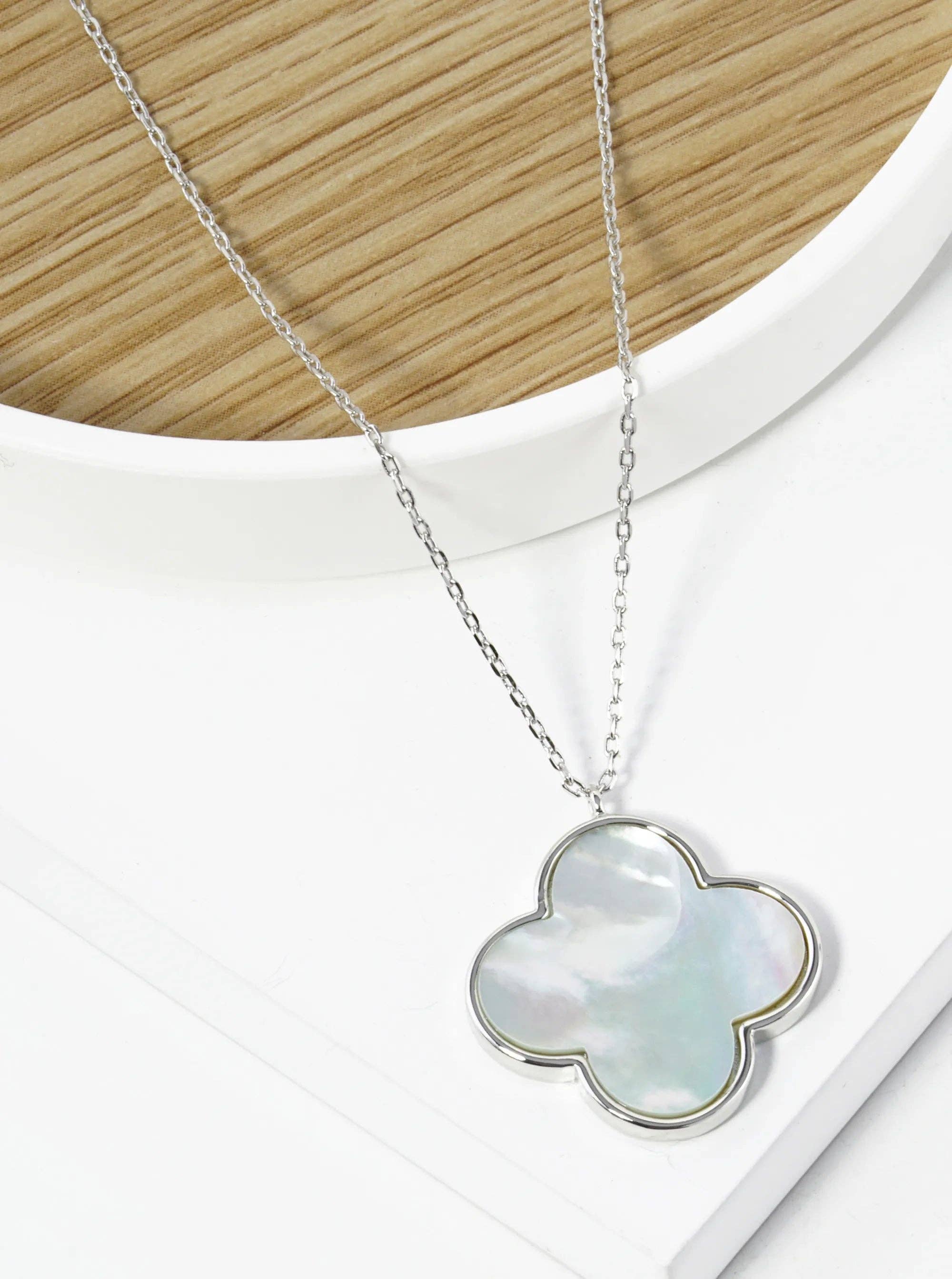 18K Gold Dipped 22Mm Quatrefoil Pendant Necklace