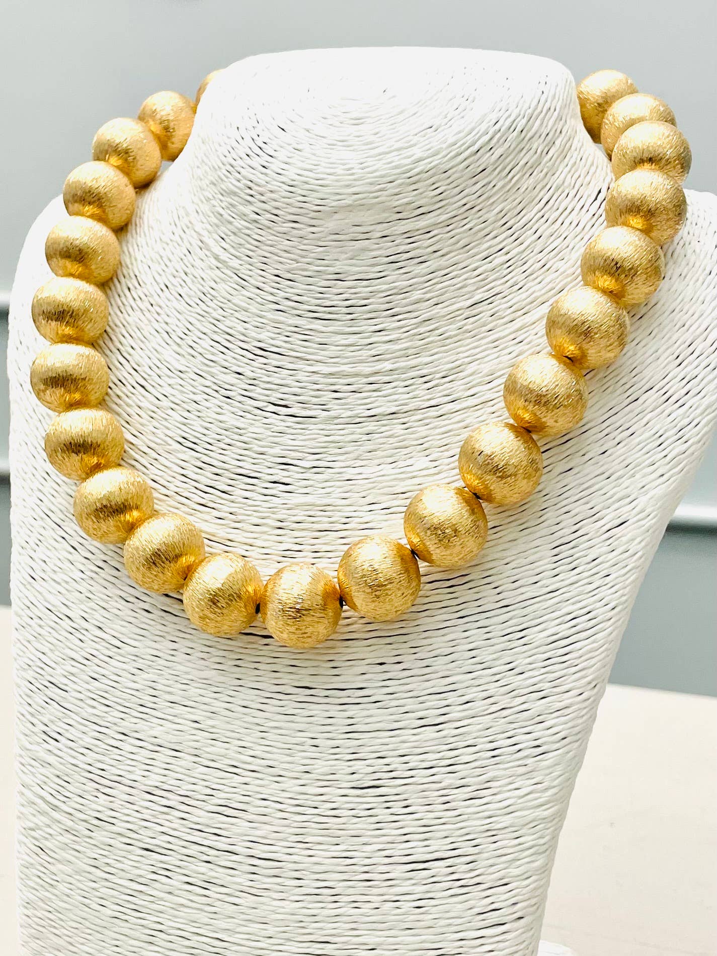 CHIC - BIG Ball Necklace (brushed gold) NK422