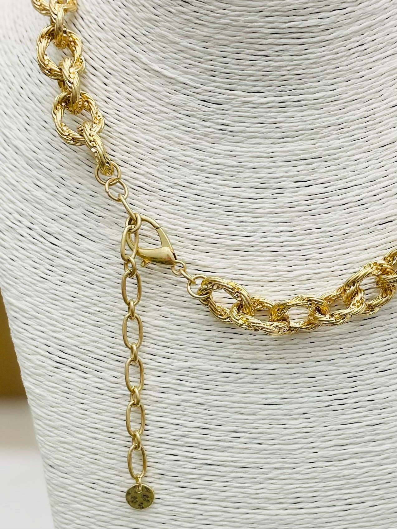VINTAGE - Twisted Link Coin Necklace (matte gold) NK510